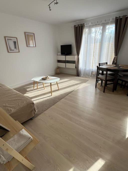 Petite Maison Cosy En Campagne Neuilly  Экстерьер фото